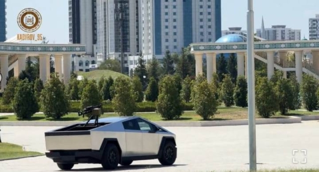 <i>Кадыров попенял Маску за некрасивый поступок с Tesla Cybertruck</i>