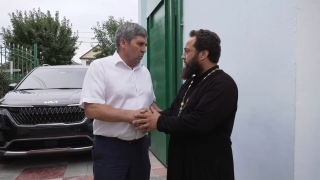 В Дагестане семье погибшего во время теракта священника подарили внедорожник