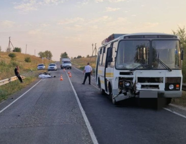 <i>В Изобильном в ДТП с автобусом погиб 28-летний мотоциклист-бесправник</i>