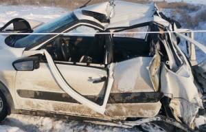 В Левокумском округе на зимней дороге Lada Granta столкнулась с фурой