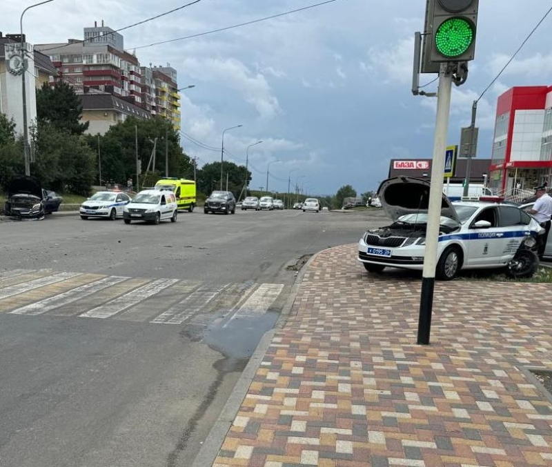«Не повезло» года: В Ставрополе пьяный водитель врезался в машину ДПС