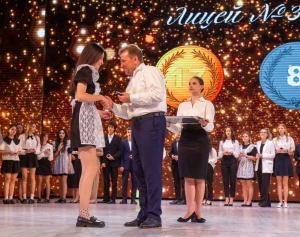 Медали «За особые успехи в обучении» в Ставрополе вручили лучшим выпускникам