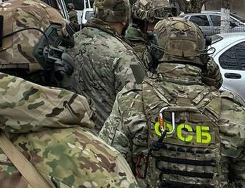 В Махачкале и Каспийске ФСБ заблокировала террористов в квартирах МКД