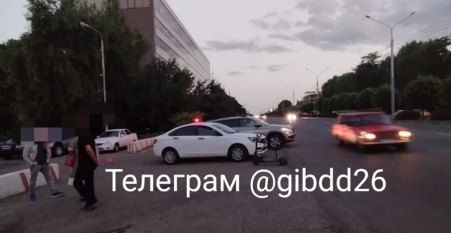 <i>В Ставрополе автомобиль сбил 62-летнюю самокатчицу</i>