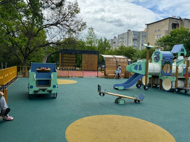 <i>В Кисловодске открыли детскую площадку за 25 миллионов рублей</i>