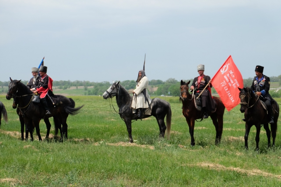 В Кочубеевском муниципальном округе завершился конный переход Терского казачьего войска памяти героев Великой Отечественной войны