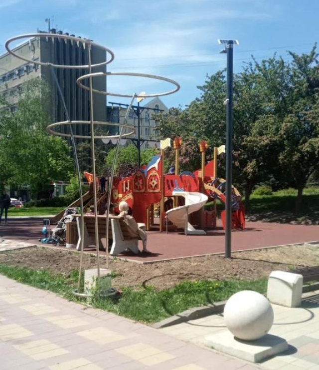 <i>Новая игровая площадка у ДКиС в Ставрополе встретит маленьких горожан</i>