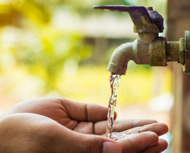 <i>В Изобильненском округе 11 900 абонентов в жару остались без воды из-за аварии на водоводе</i>