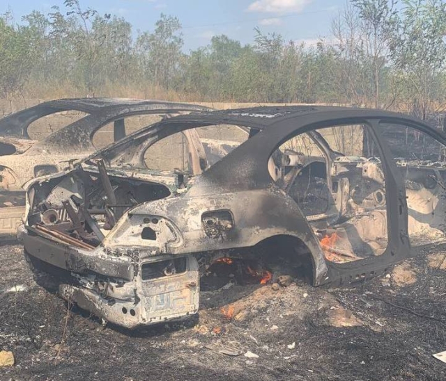 <i>В Кочубеевском округе Ставрополья природный пожар уничтожил две машины</i>