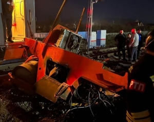 В Северной Осетии при столкновении поезда и асфальтоукладчика погиб водитель спецтехники