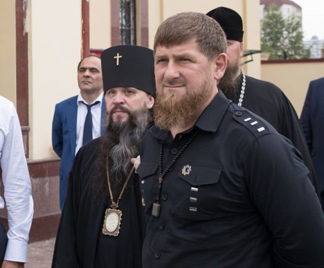 <i>Глава Чечни назвал протестующих против строительства мечети в Москве трусами</i>