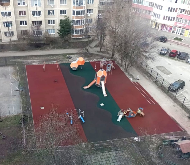 <i>В двух районах Ставрополя отремонтировали 6 детских и спортивных площадок</i>