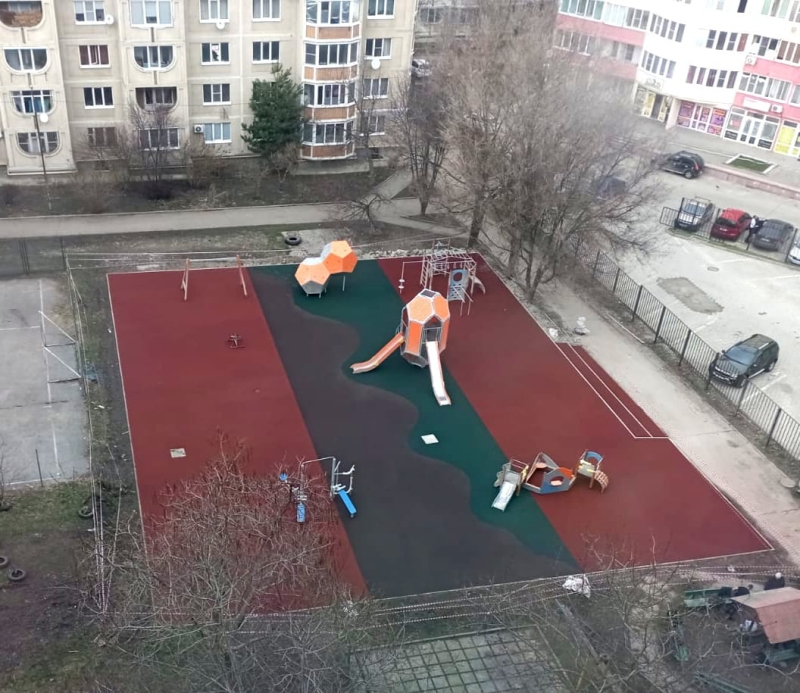 В двух районах Ставрополя отремонтировали 6 детских и спортивных площадок