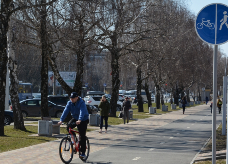 Велосипедистов на улицах города с каждым годом становится все больше