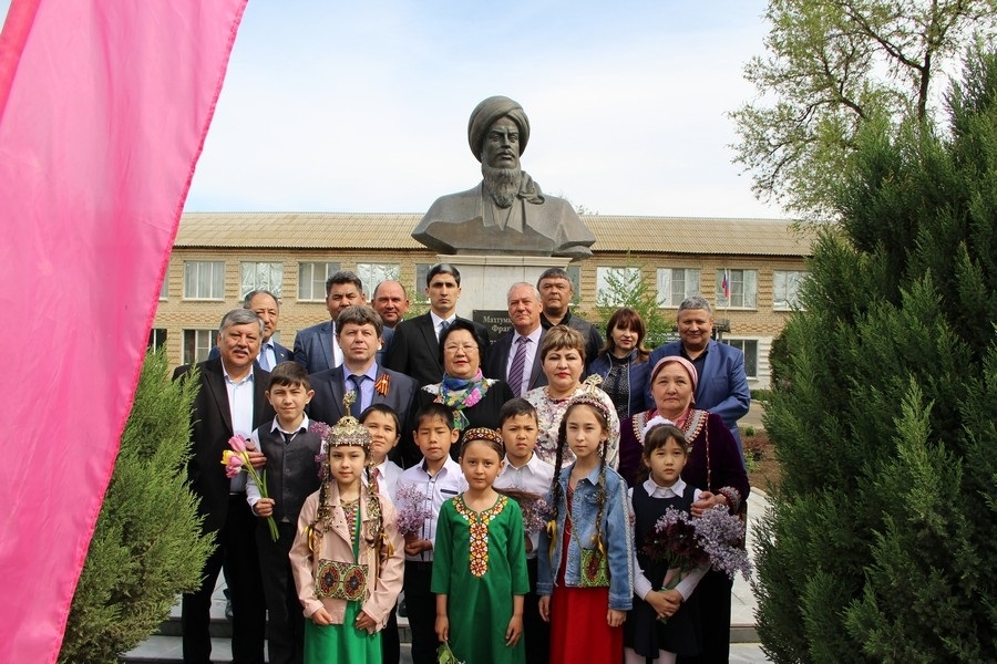 Туркмены Ставрополья отмечают день национального поэта Махтумкули Фраги в режиме "онлайн"