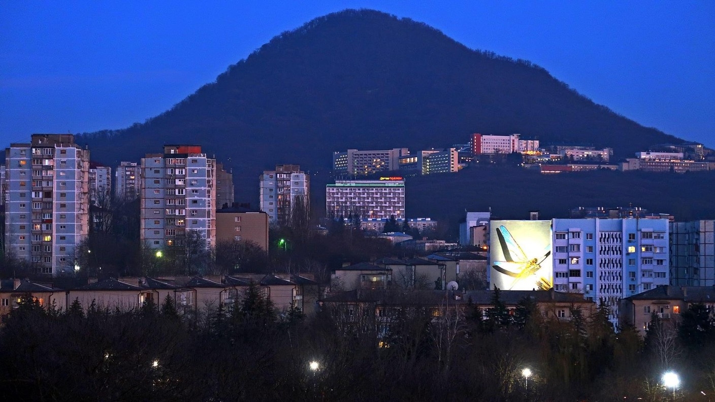 Авито железноводск. Железноводск спальный район. Фото Пятигорска сейчас 2021. Фото Пятигорска сейчас 2021 пасмурные. Фото ночью на крыше 12 этажки Железноводск Железноводск.