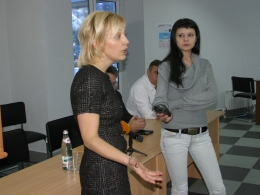 <i>Ольга Тимофеева на встрече с работниками поликлиник</i>