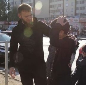 В Грозном побеседовали с юными «бизнесменами» на дорогах