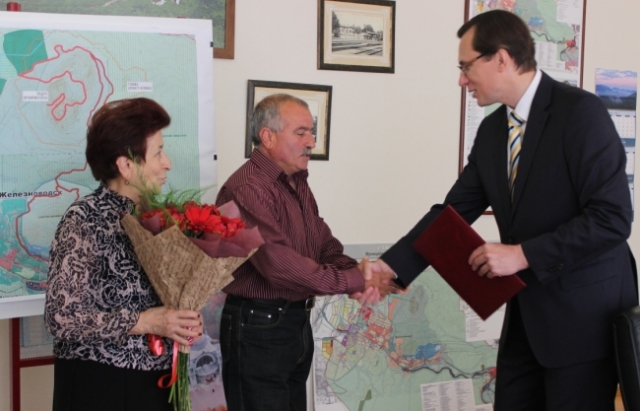 <i>Вручение жилищного сертификата семье Асирьянц в Железноводске </i>