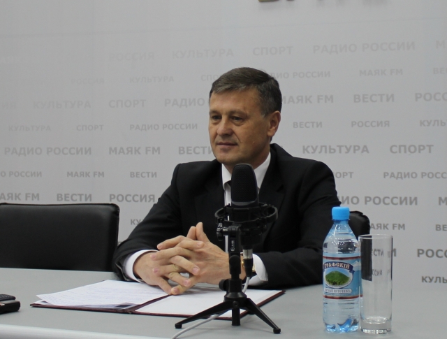 <i>На пресс-конференции Р. Марченко</i>