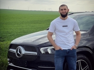 Глава Чечни презентовал «Мерседес» бойцу UFC Хамзату Чимаеву