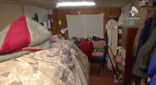 <i>В Ставрополе онкобольной из Чечни нашел приют в гараже: видео</i>