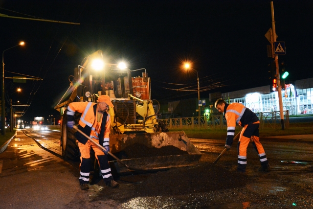 <i>Дороги Ставрополя основательно ремонтируют только по ночам</i>