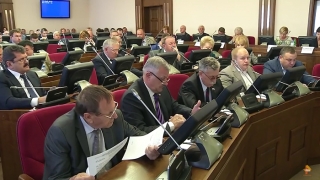 <i>На Ставрополье не все депутаты отдали голоса за увеличение прожиточного минимума пенсионеров: видео</i>