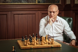 <i>Игорь Бестужий получил лучшую позицию, но всю партию будет выиграть нелегко</i>