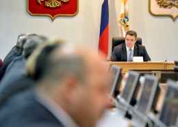 <i>Владимир Владимиров обсудил повышение зарплаты аграриям</i>