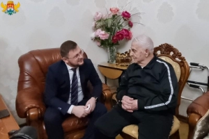 Салман Дадаев поздравил с 98-летием ветерана Великой Отечественной войны