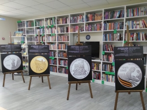 В Ставрополе заработала фотовыставка памятных монет
