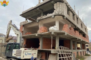В Махачкале на улице Нефтеперегонной снесли здание-самострой