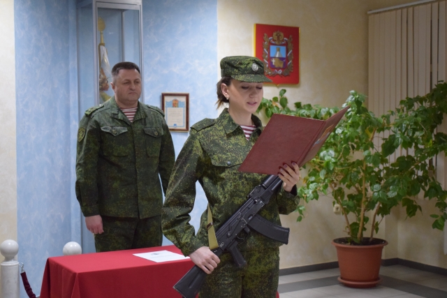 <i>Девушки-военнослужащие Управления ОГ по СК приняли военную присягу</i>