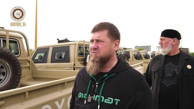 <i>Между чеченскими подразделениями на СВО распределят 30 бронированных Тойот</i>